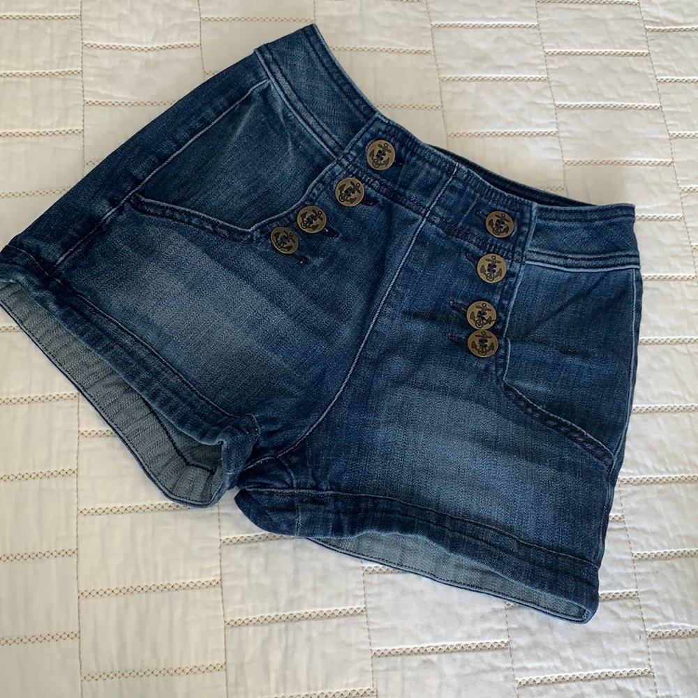 High rise sailor button jean short